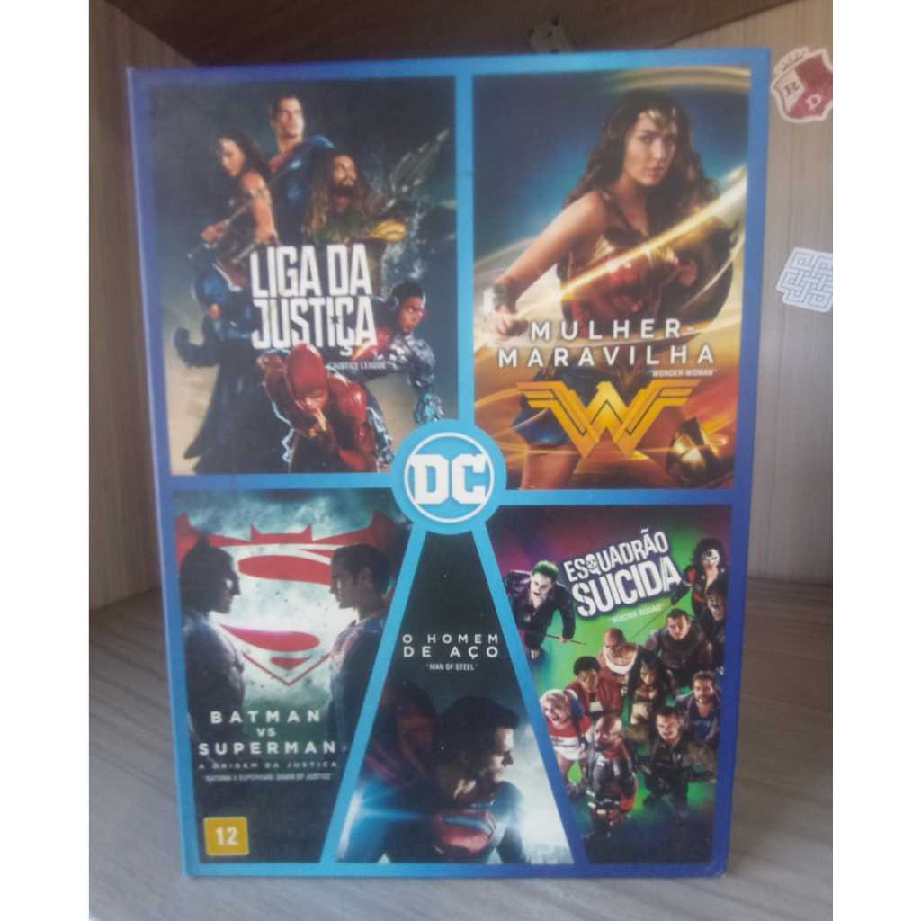 Box DVD DC Comics com 5 DVDs Homem de Aço,Batman VS Superman,Esquadrão Suicida,Liga da Justiça e Mulher Maravilha