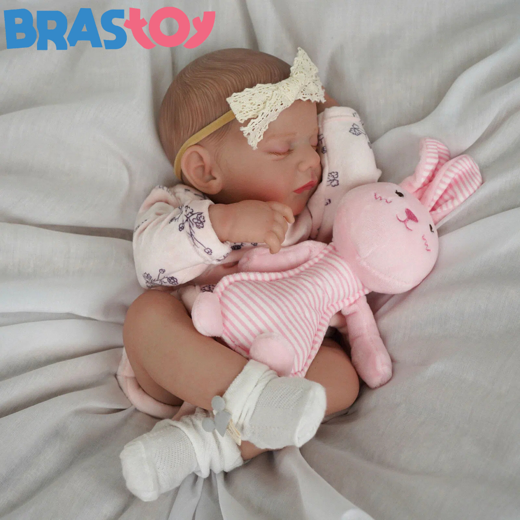 Bebê Reborn Menina Silicone 48cm Boneca Olho Fechado com Acessórios Pode dar Banho Brastoy