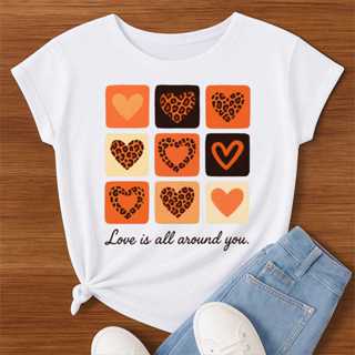 Camiseta Feminina Estampa Corações Animal Print – “Love is all around you” em Oferta na Shopee