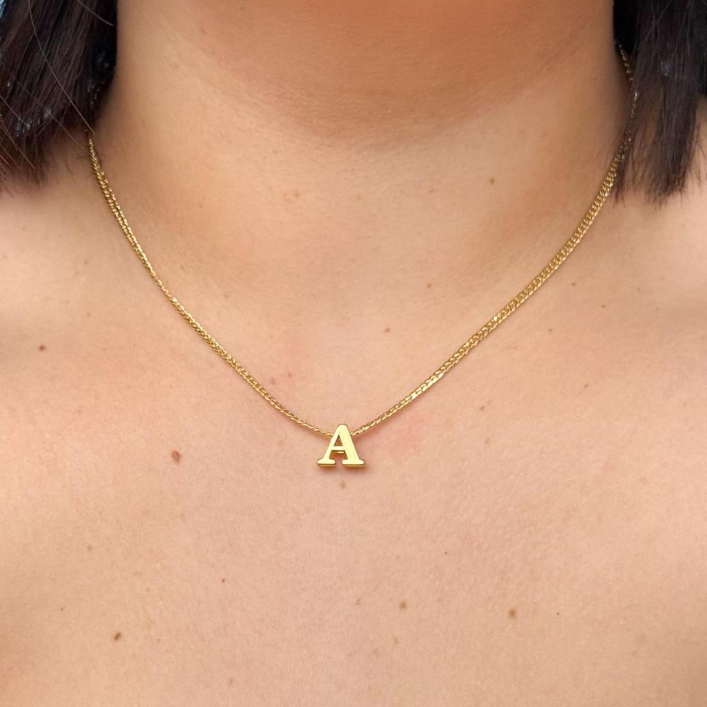 Colar Choker Inicial Letra Grumet Delicada Feminino Semi Joia Banhado a Ouro 18k