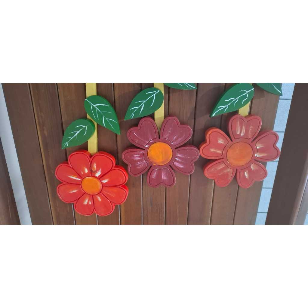 Flores de Madeira Pintadas (Cor e Flor sortidas) com vareta, Decorar Jardim, Casa.