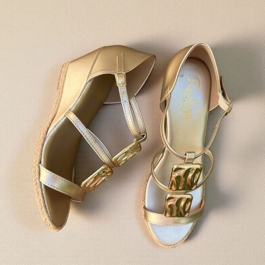 Sandália Feminina Anabela Baixa Confortável Enfeite Dourado Metalizado Blogueira Moderna Moda