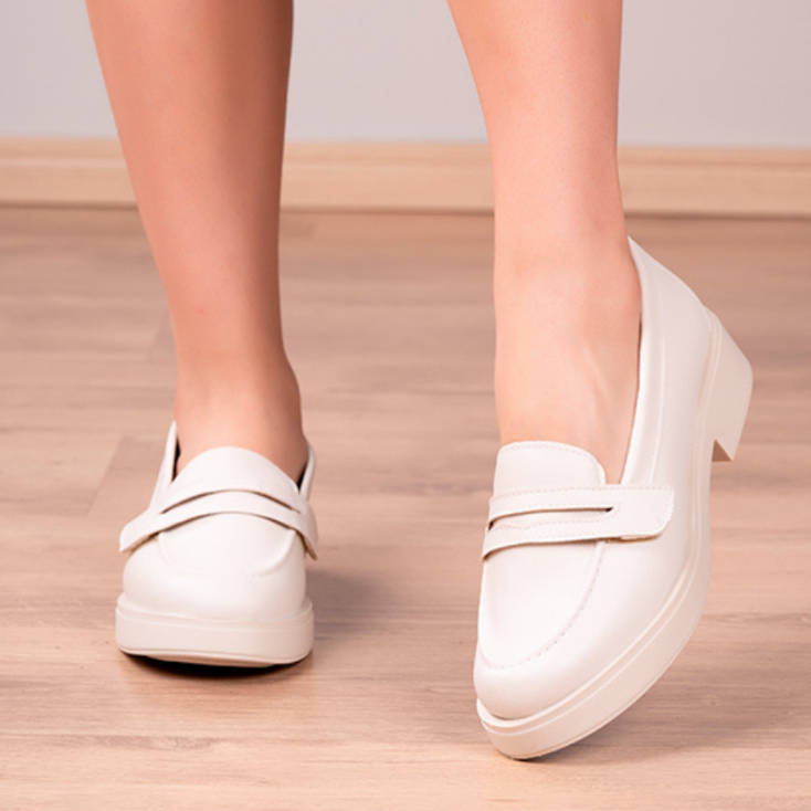 Mocassim Feminino Salto Grosso Tira Vazada Da Moda Elegante