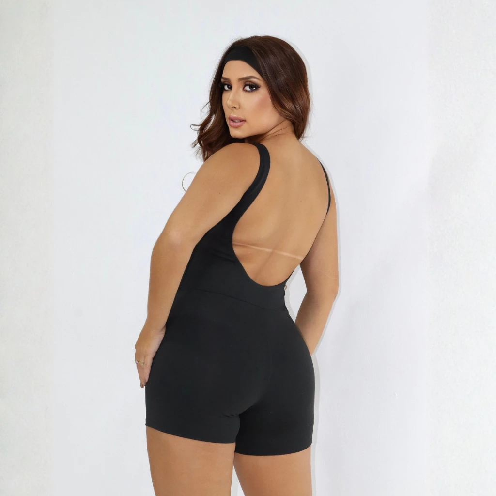 Macacão Gringa Decote Nas Costas de Manga Curta Fitness Academia Short