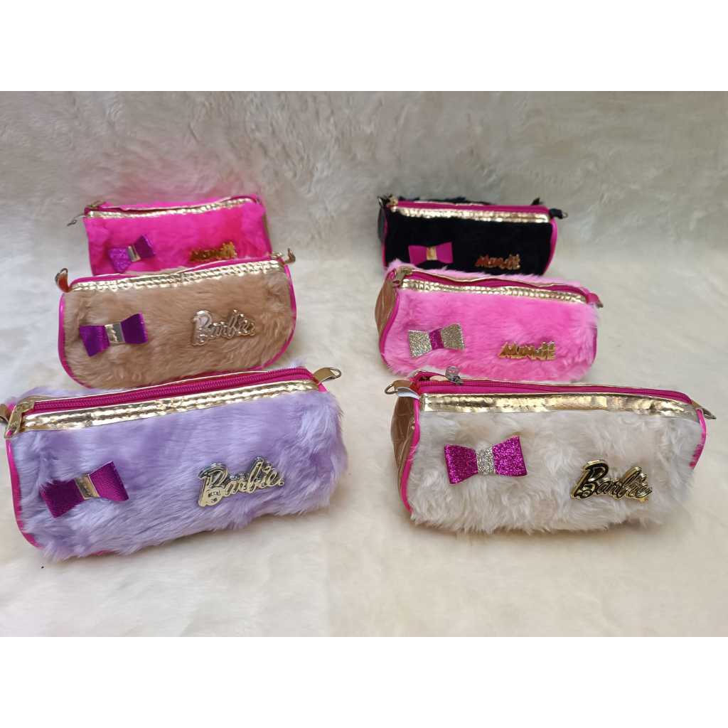 🎀  Necessarie/Estojo Escolar Peluciado Barbie / Minnie – Luxo e Estilo! 💖 em Oferta na Shopee