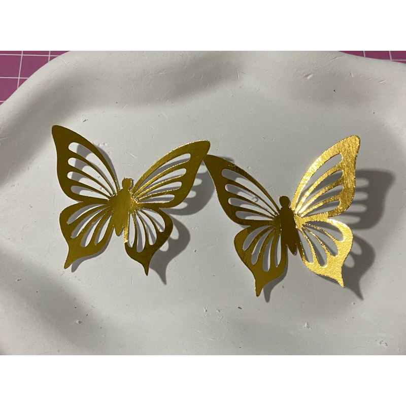 kit borboleta 3d vazada em papel Lamicote para topo de bolo, lembrancinha e decoração.