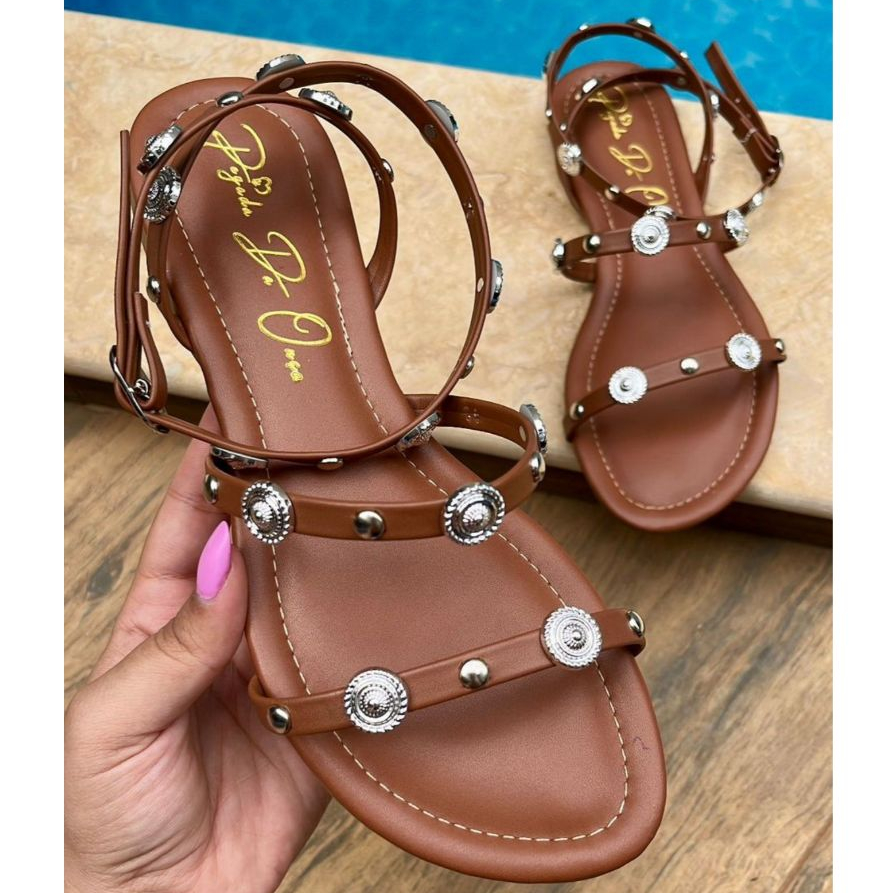 Sandália Feminina Aplique Metal Elegante Confortável Design Moderno Casual Ajuste Lateral