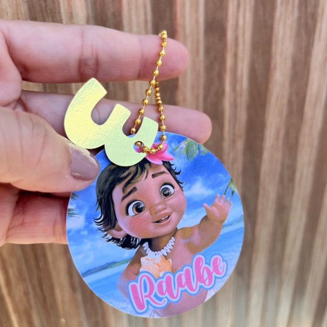TAG APLIQUE MOANA com iDADE dourada e  correntinha  - ENVIE SEU TEMA E FAREMOS