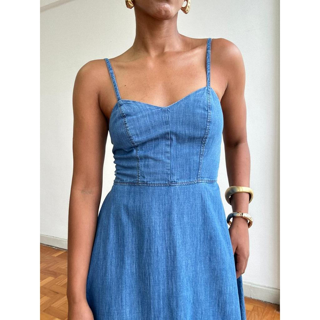 vestido jeans longo, vestido alça fina, vestido feminino, vestido verão, vestido casual, vestido confortável, jeans leve