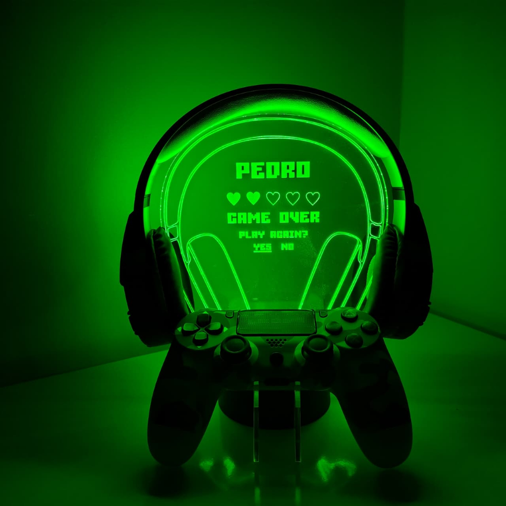 Suporte Gamer com LED RGB Personalizado – Porta Headset e Controle com Nome Gravado a Laser em Oferta na Shopee