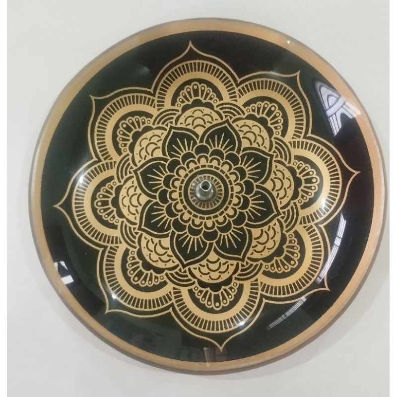 Porta Incenso em Vidro com 13 cm diâmetro Lindamente Estampado com Mandala nas Cores Preto e Dourado