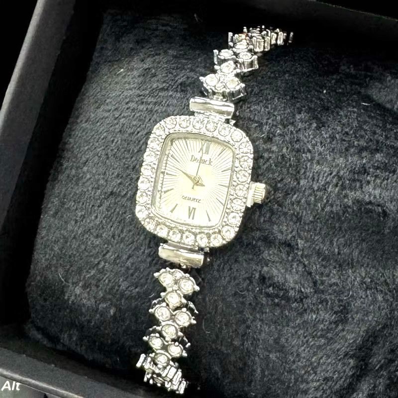 [DI01]Relógio Feminino Diamond Elegance Luxo Quartzo Pulseira com Pedras Brilhantes em Oferta na Shopee