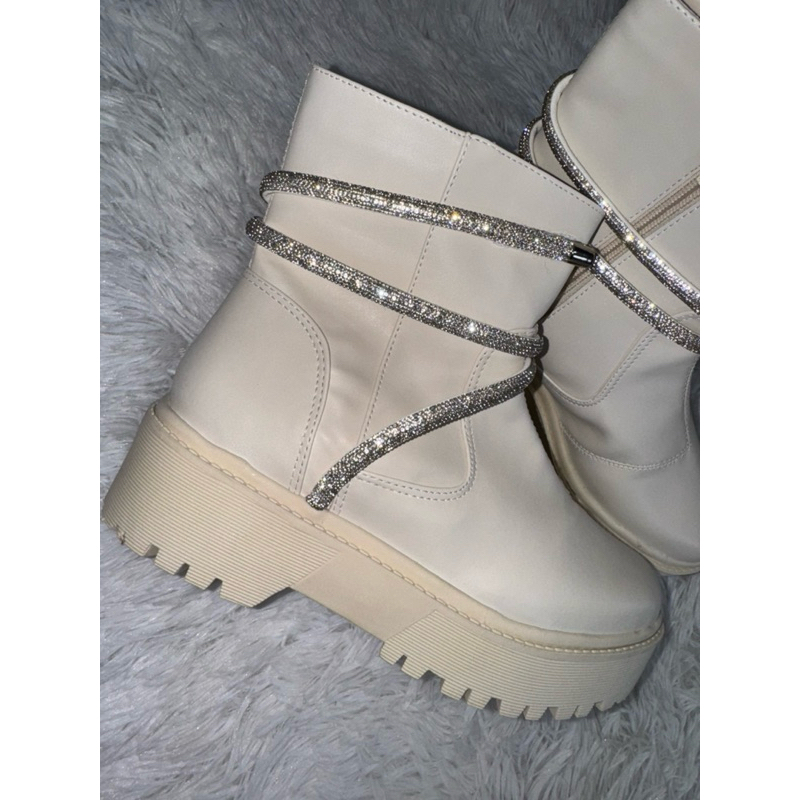 Bota Feminina Chelsea Strass Brilho Confortável Plataforma Cano Curto Tratorada