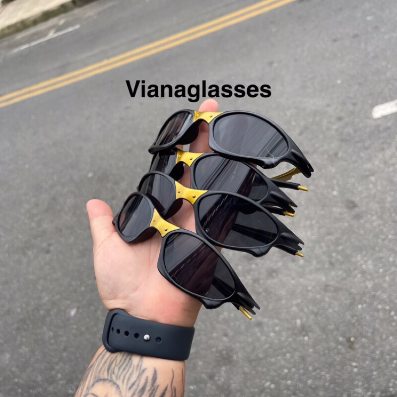 Óculos preto e dourado perninha de ferro