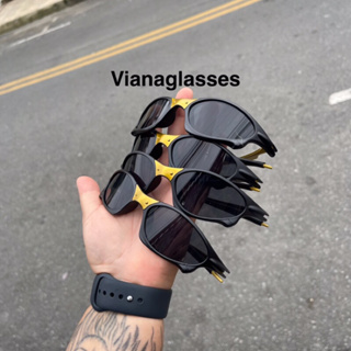 Óculos preto e dourado perninha de ferro em Oferta na Shopee