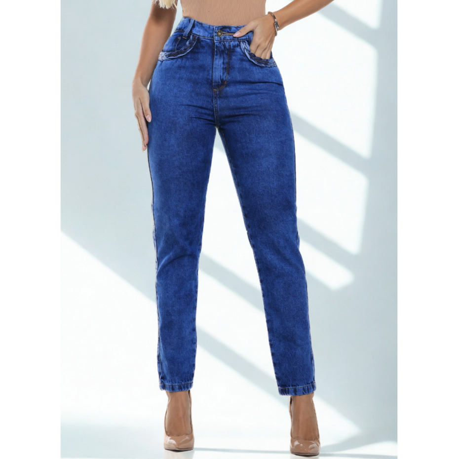 Calça Jeans Feminina Mom Detalhe Trança Bolso Rasgada 100% Algodão Reta Cintura Alta Levanta Bumbum