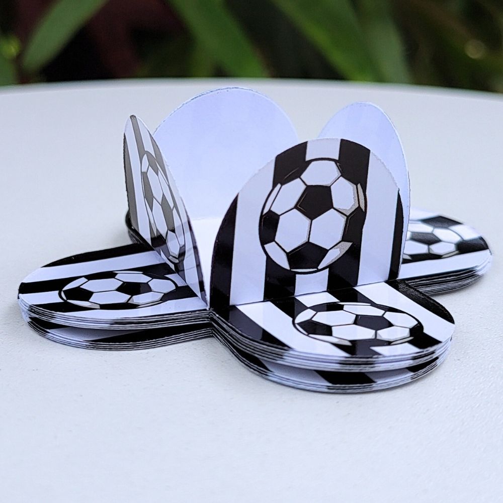 Forminha de Doce Futebol Preto Branco Bola Brigadeiro, Beijinho 4 Pétalas Lembrancinha Aniversário