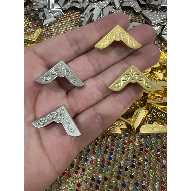 Cantoneira para livro em ferro 16x29mm-8unid