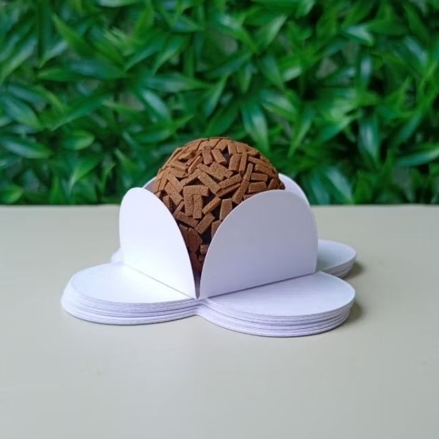 100 Forminhas Branca de Doce Brigadeiro 4 Pétalas Festa, Aniversário Lembrancinhas Personalizadas Festa Kit aniversário