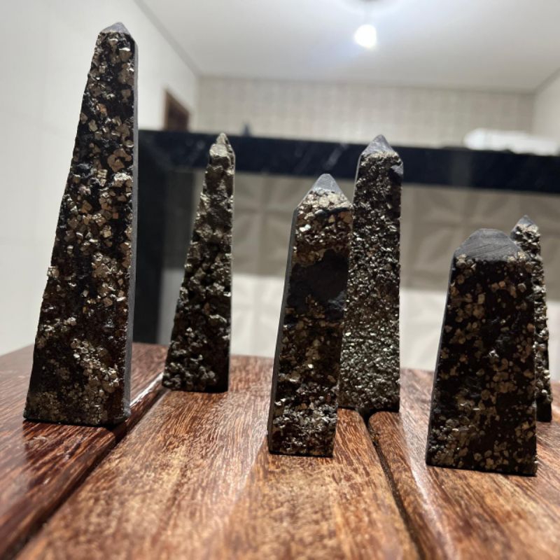 ponta shungita com pirita pedra natural