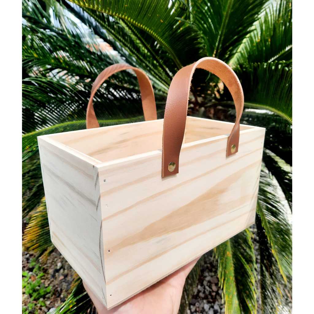 Cesta Pinus com alça em couro 25x15x14cm - corporativo - fim de ano - natal - festas