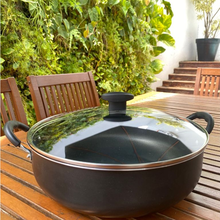 FRIGIDEIRA PANELA WOK GRANDE CAÇAROLA ANTIADERENTE COM ALÇAS + TAMPA. em Oferta na Shopee