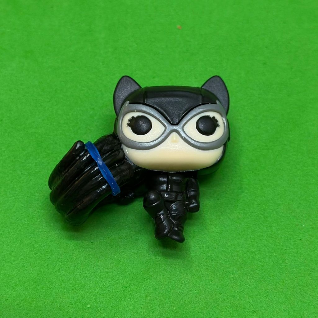 Surpresa Kinder Joy DC Comics - Mulher Gato Catwoman