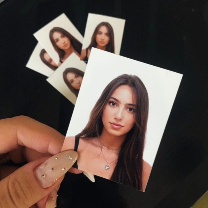 10 FOTOS 3 X 4 REVELAÇÃO DIGITAL - FOTOS IGUAIS COM FUNDO BRANCO