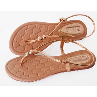 Sandália Rasteirinha Feminina Rasteira Salto Baixo Confortável com Detalhes Metalizados em Oferta na Shopee