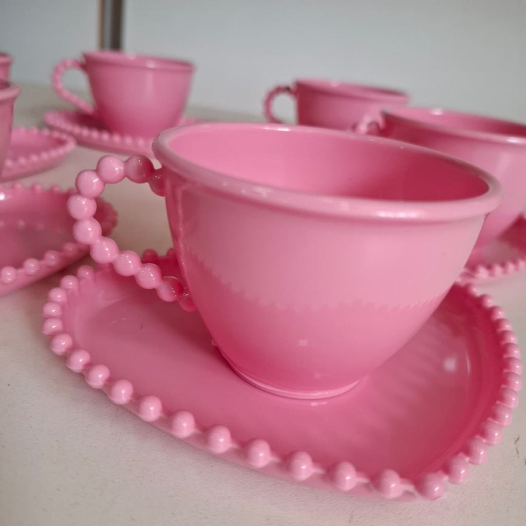 JOGO C/4 XÍCARAS PEARL150ML + 4 PIRES PEARL CORAÇÃO, MATERIAL ACRÍLICO COR ROSA, LINDO E RESISTENTE