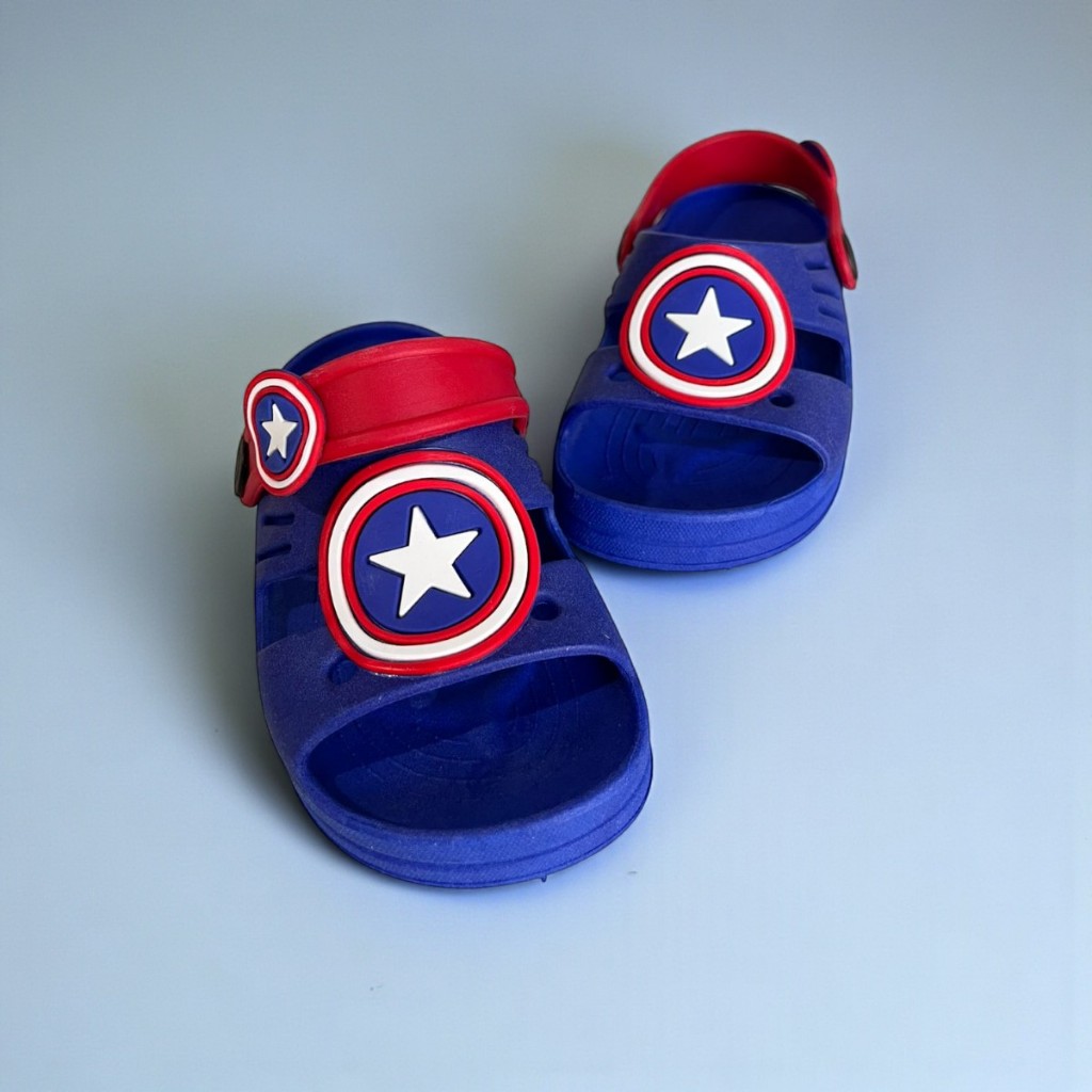 Papete Infantil Masculina Capitão América  Sandália Super Herói Confortável Antiderrapante Estilosa