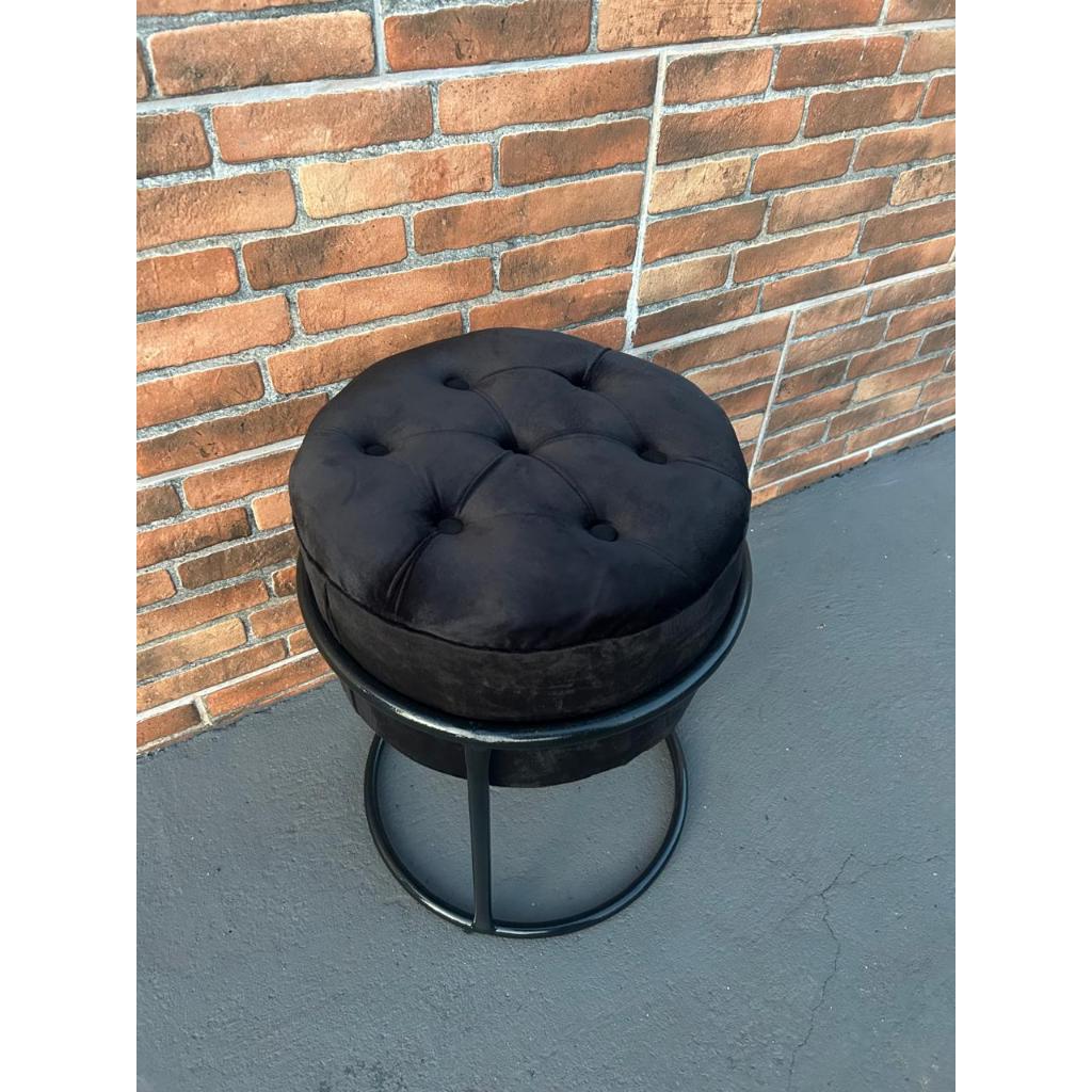 Puff Capitonê Argola  em Veludo com 7 Botões e Pés de Metal – Toque de Luxo para sua Decoração sala