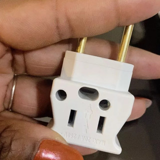 Plug Adaptador 20 Amperes Pino Grosso - Compatível com Forno, Airfryer, Secador e Micro-ondas