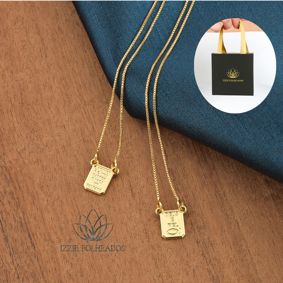 Escapulário Masculino  Dourado Folheado De Ouro 18k Semijoia Original Izzie Folheados em Oferta na Shopee
