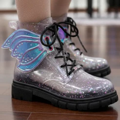 Bota Galocha Menina Infantil Impermeável Transparente Com Meia Coturno Asas Fashion Blogueirinha