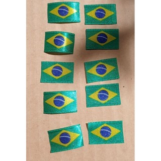 kit 10 bandeiras do Brasil em cetim aproximadamente 2,5 X 1,5 cm ideal para manto de amigurumi