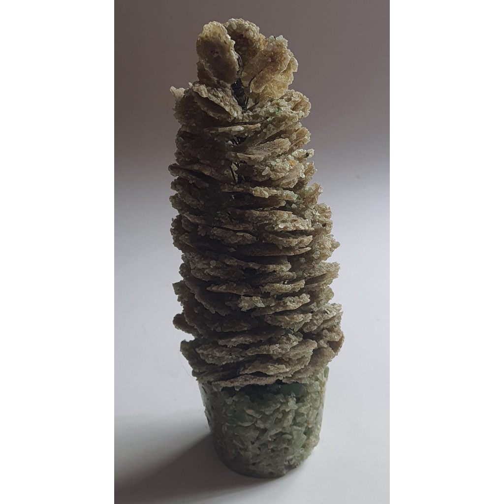 Bibelô, Estatueta Linda Árvore Pinheiro em Cascalho de Quartzo Verde Mini Pinheirinho Artesanal 20cm (Antiguidade)