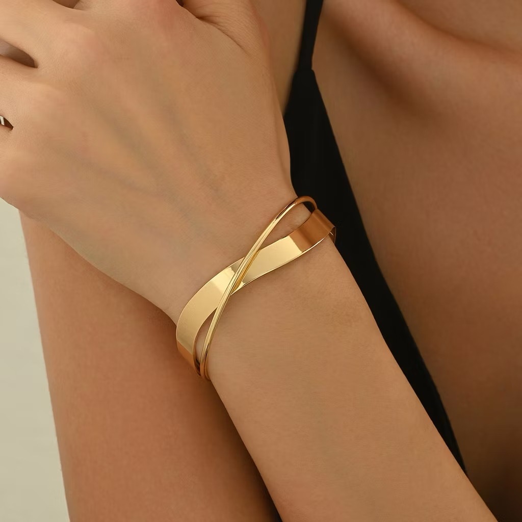 Pulseira Elegante Com Punho De Metal Ondulado Geométrico – Design E Brilhante Para Deslocamento Diário Acessório Premium