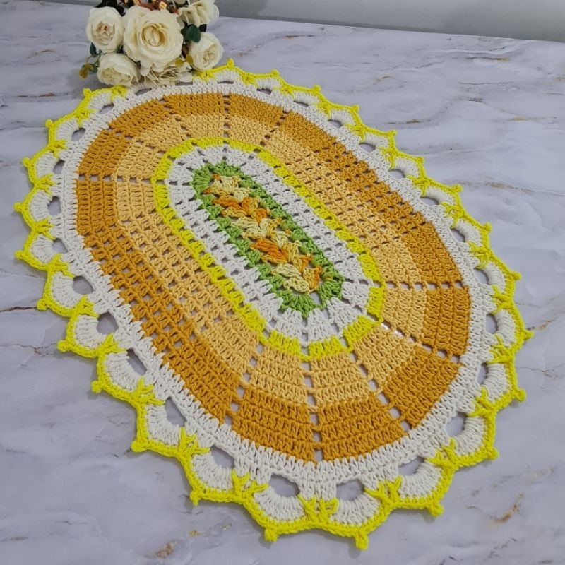 Tapete em Crochê Avulso Modelo Hilda By Josy Santana Atelier - Cru com amarelo