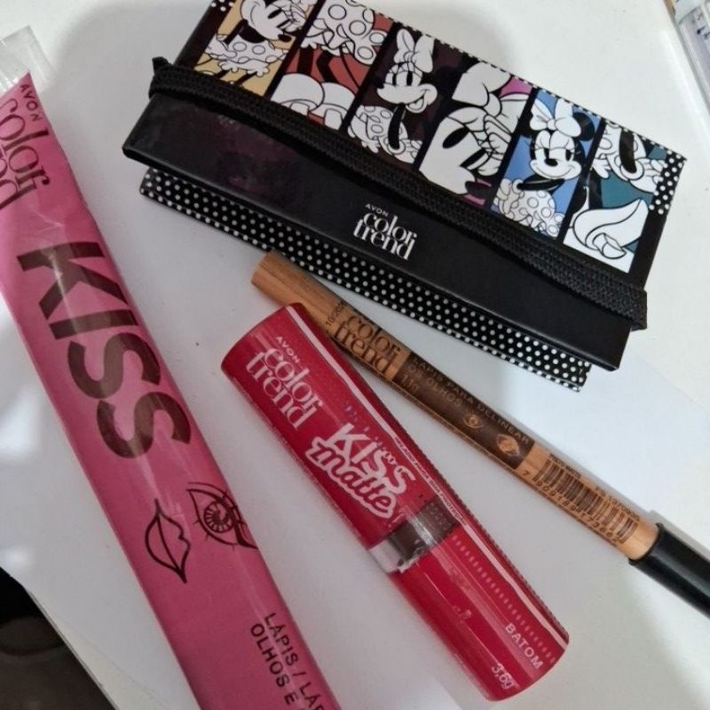Kit Avon Lápis de olhos, Batom e lápis de Boca, Paleta de Sombras
