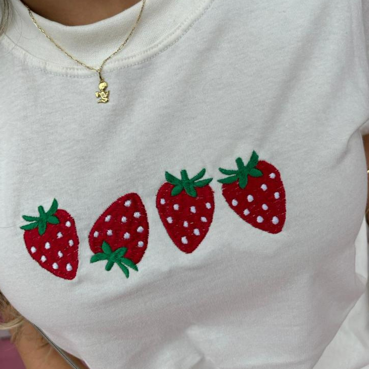 Camisa Feminina T-Shirt Bordada Morango 100% Algodão
