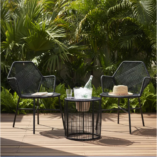Kit Com 2 Cadeiras Tropicália E Mesa Balde de Gelo Centro Fio Fibra Sintética Área Externa Varanda Trançada Cor Preta