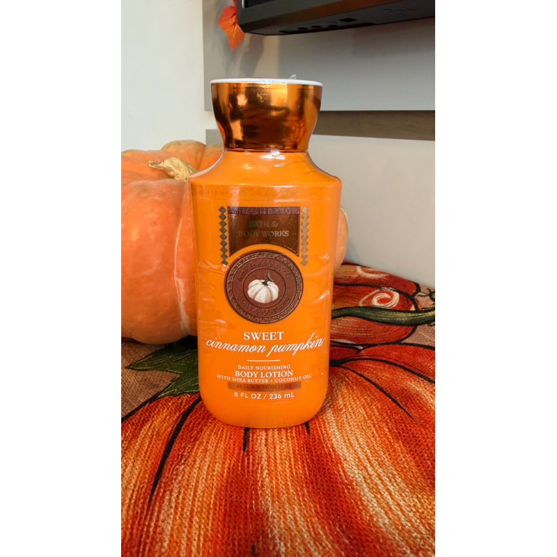 Loção Hidratante Bath & Body Works Sweet Cinnamon Pumpkin – Importado Edição Limitada Outono 236ml