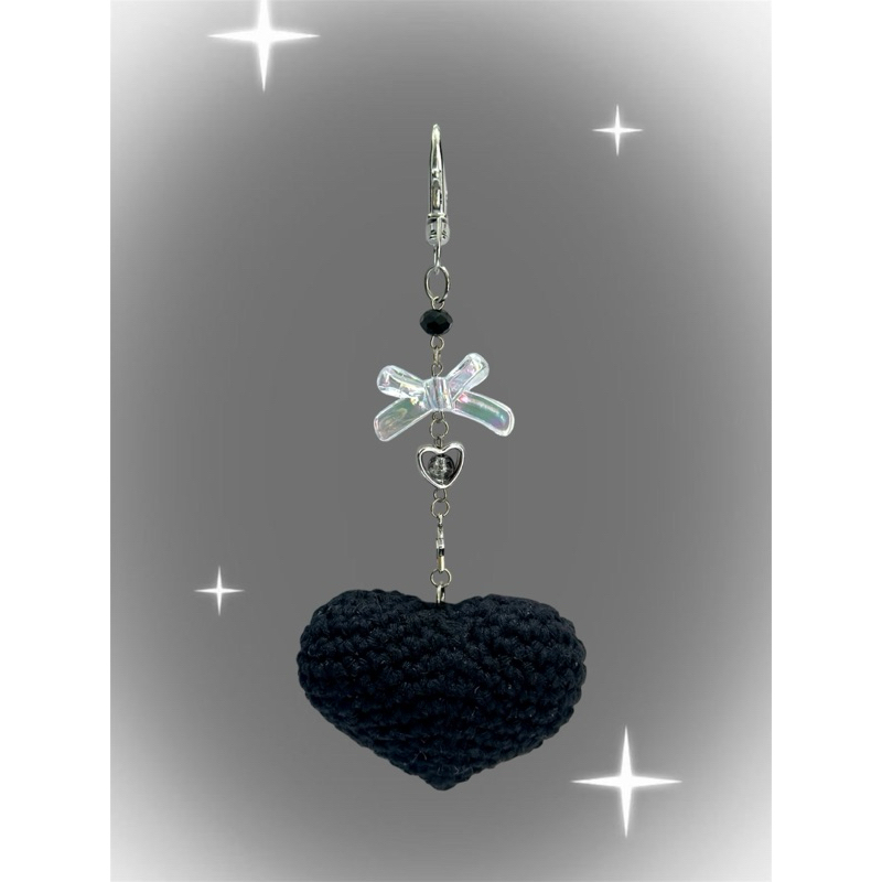 Chaveiro amigurumi coração preto - Chaveiro de coração para bolsas amigurumi preto laço de miçanga