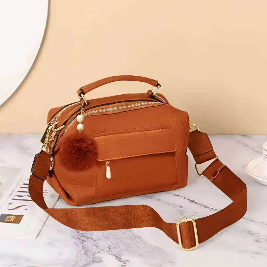 Bolsa Feminina Transversal Com Chaveiro Pompom Em Couro Bau Tiracolo Espaçosa Estruturada Media Com Alça Pochete XQ3014#