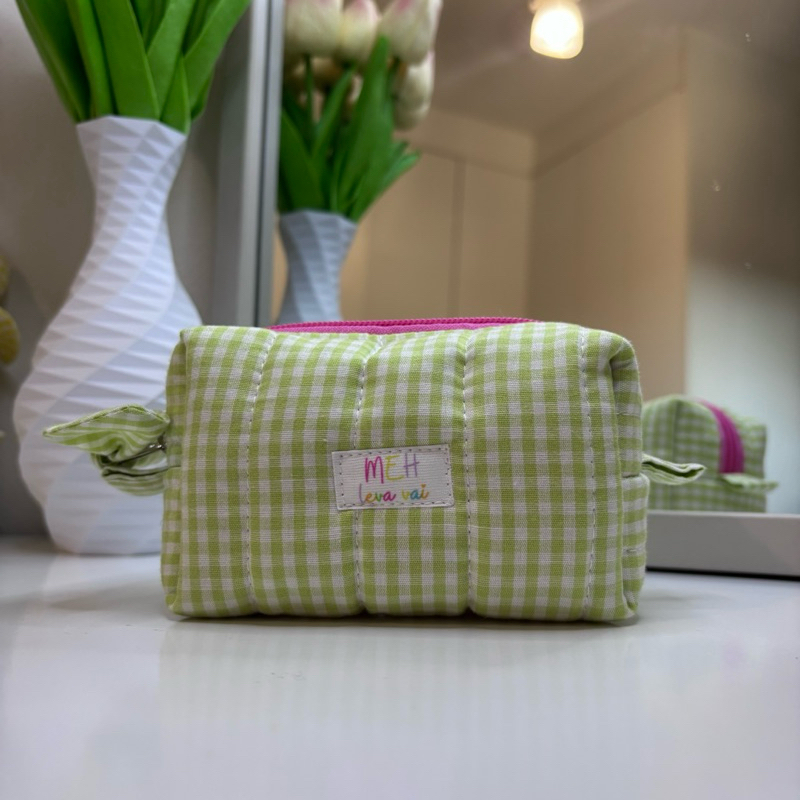 Necessaire xadrez verde claro  com ziper rosa em Oferta na Shopee