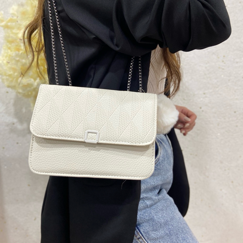 Bolsa Feminina Chiara Com Alça De Corrente Transversal Pequena Festa Balada Moda