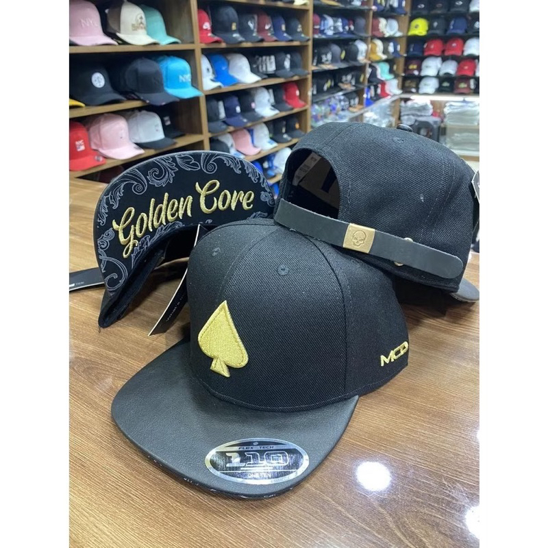 Boné Mcd Gold core preto fitão de couro
