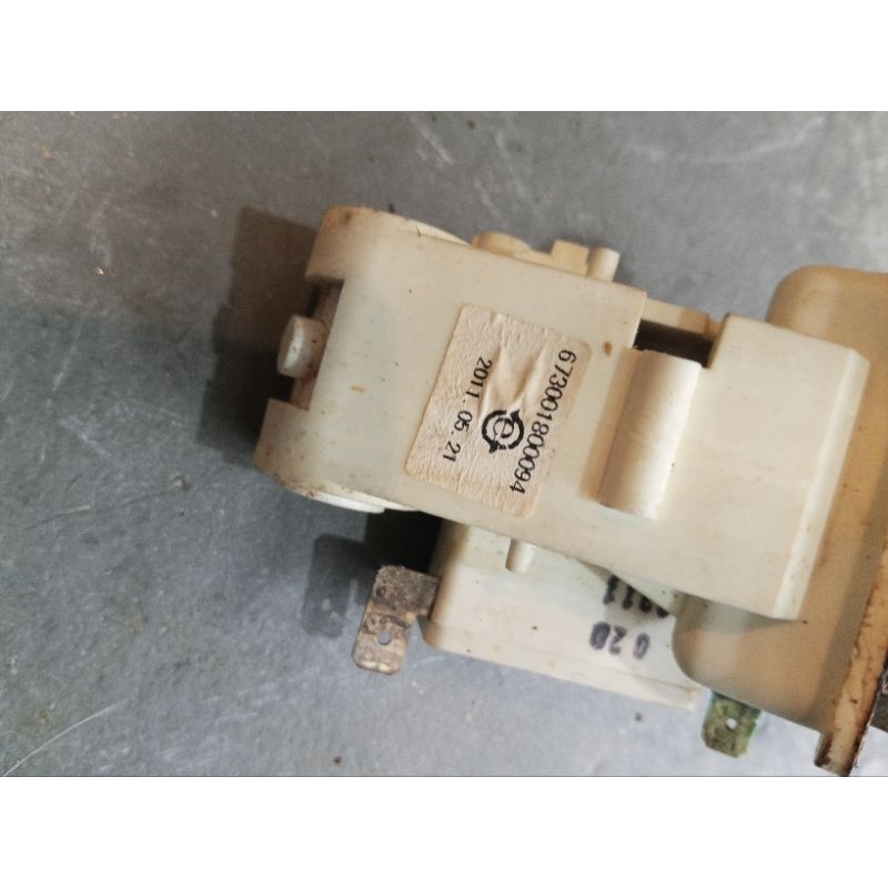 trava da porta lava louças Electrolux Le09 Le12 usado original