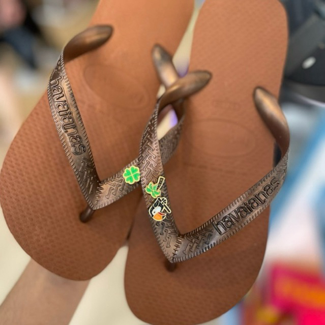 Chinelos Havaianas Top Marrom Mais Pingentes